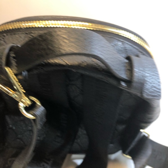 Steve Madden Backpack Purse Bag Black Gold Logo BBlogo Print seatbelt straps - Picture 12 of 15